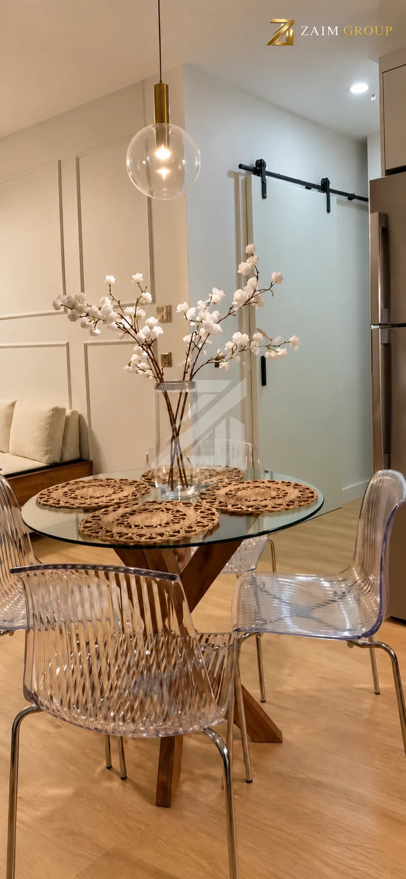 فضای غذاخوری و در چوبی کشویی اتاق خواب — ZAIM GROUP